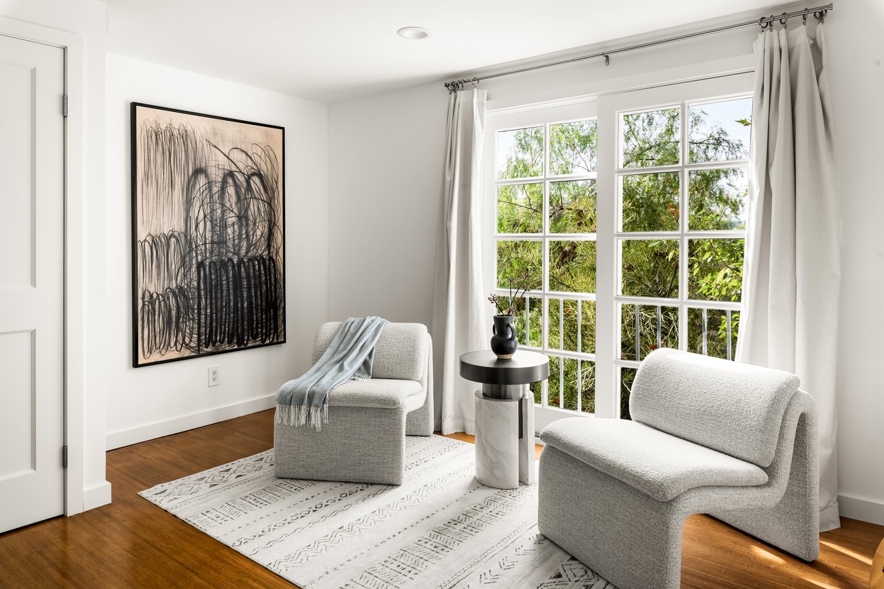 2745 La Cuesta Dr, Hollywood Hills