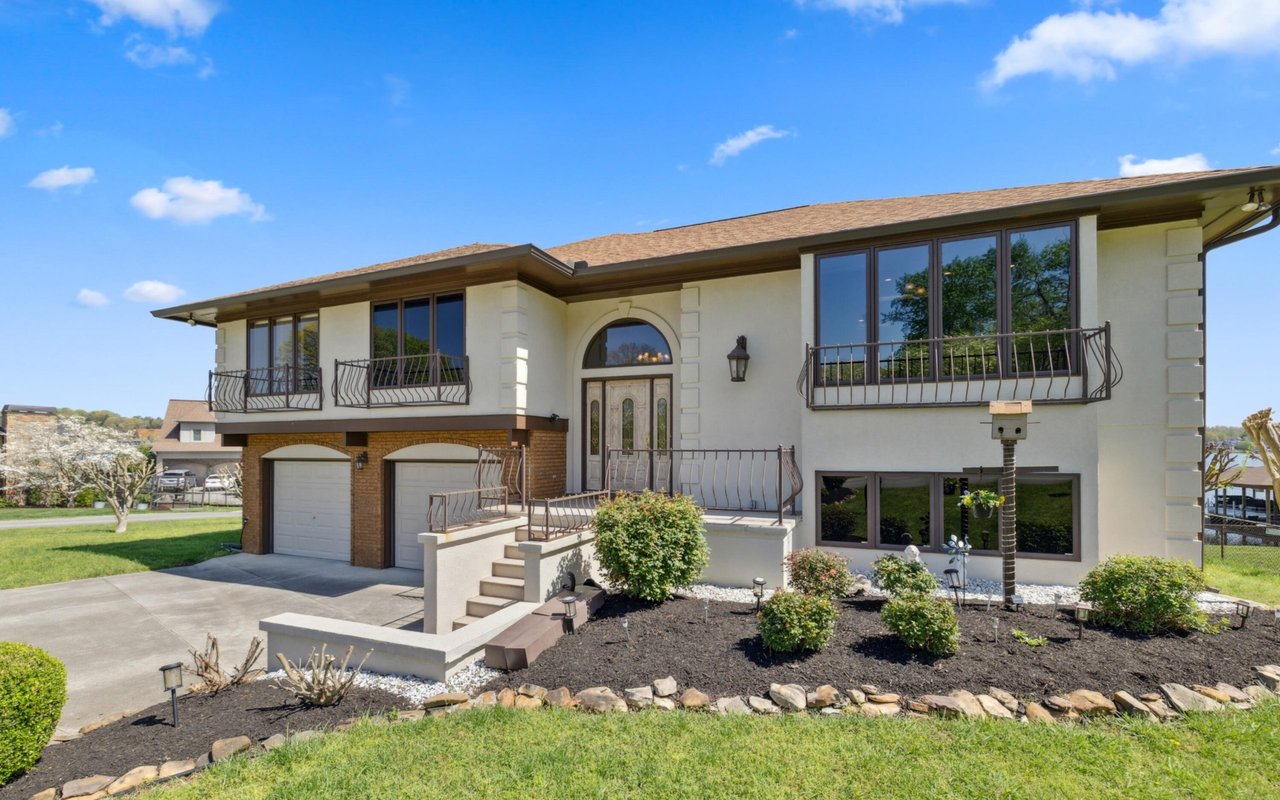 Wallace Luxury Spotlight | 4202 Brooksview Road Lenoir City, TN 37772