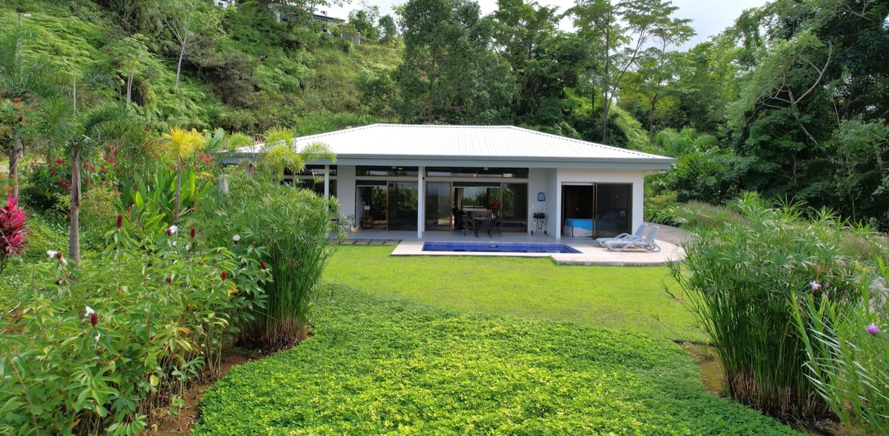 Tropical Turnkey Retreat in Gated Community