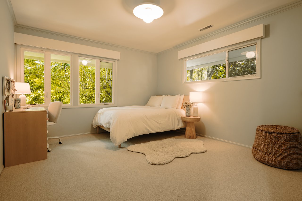 2610 Mandeville Canyon Rd