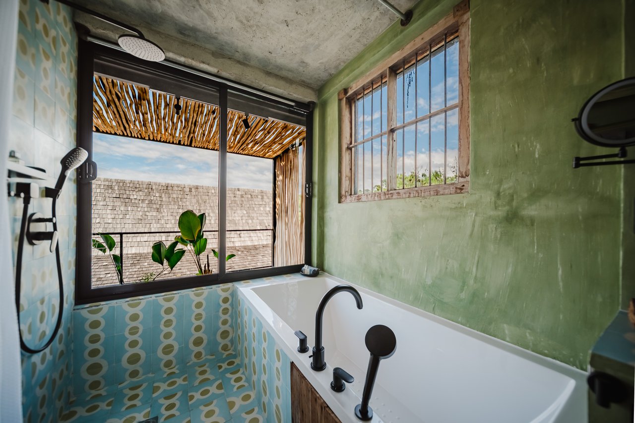 Casa Java – Newly Built Luxury Jungle Estate Near Playa La Vaca