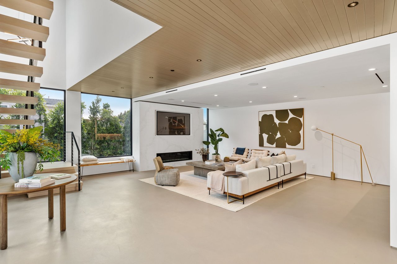 3041 Mountain View