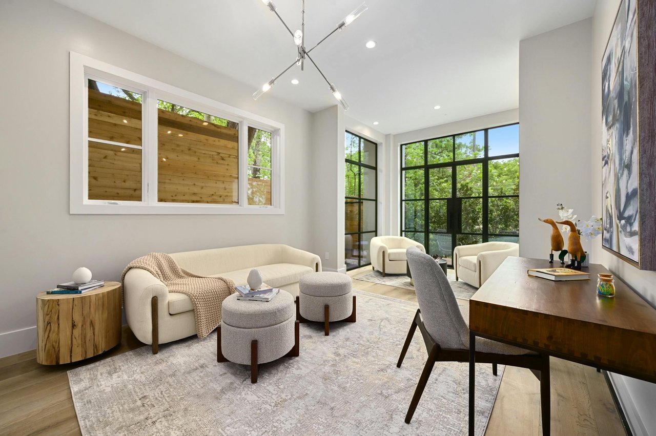 2400 Bridle Path