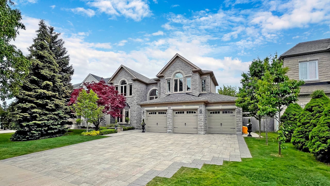 25 Lytton Blvd