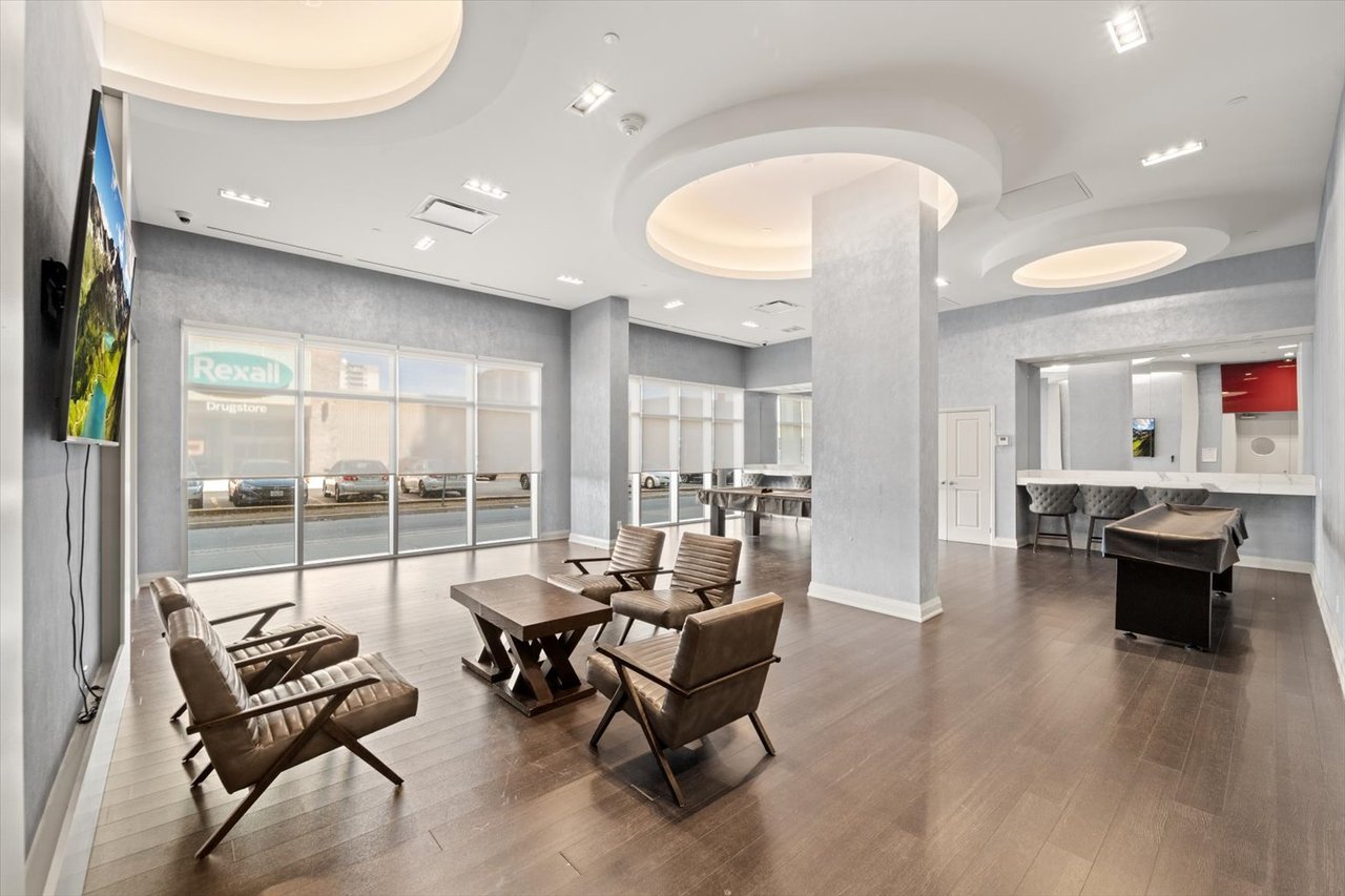 30 Meadowglen Pl 1106