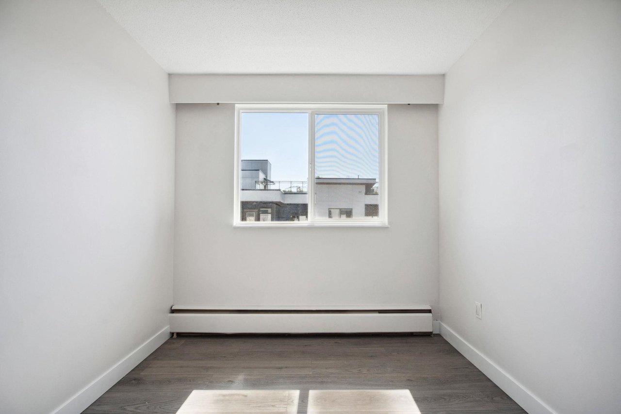 205-371 Ellesmere Avenue, Burnaby