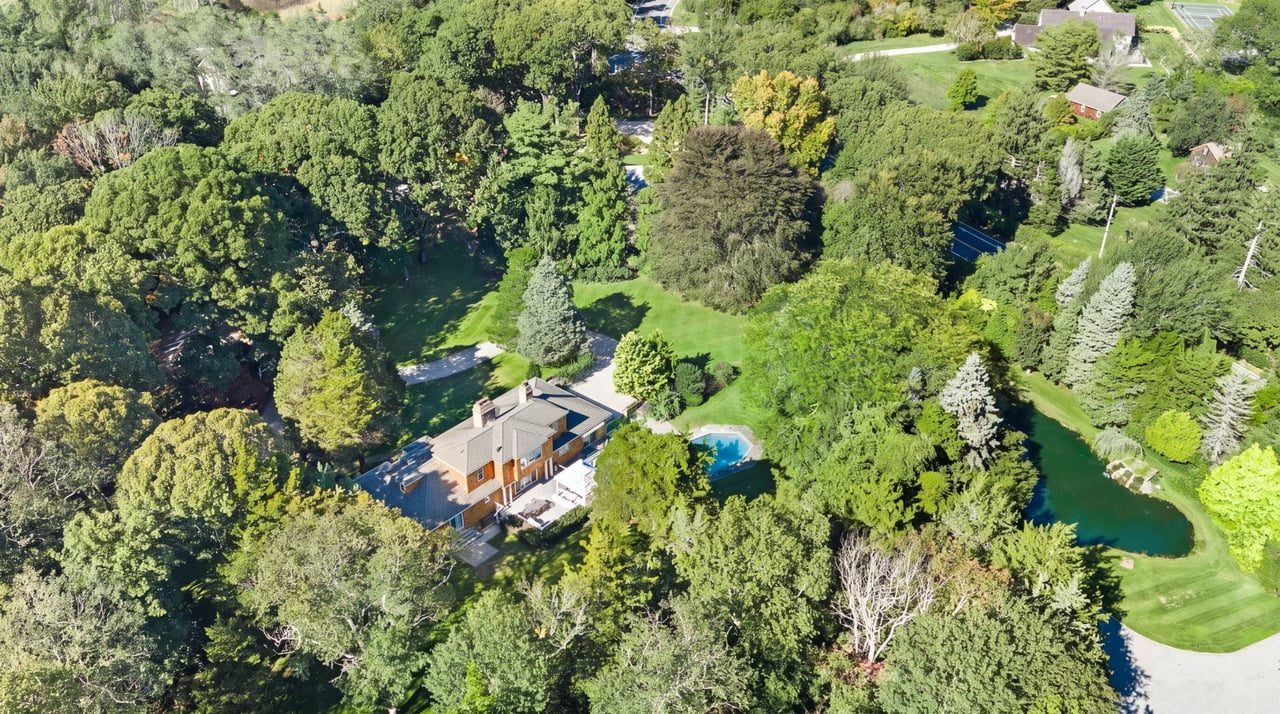 SPRAWLING, GATED GROUNDS IN NORTH HAVEN