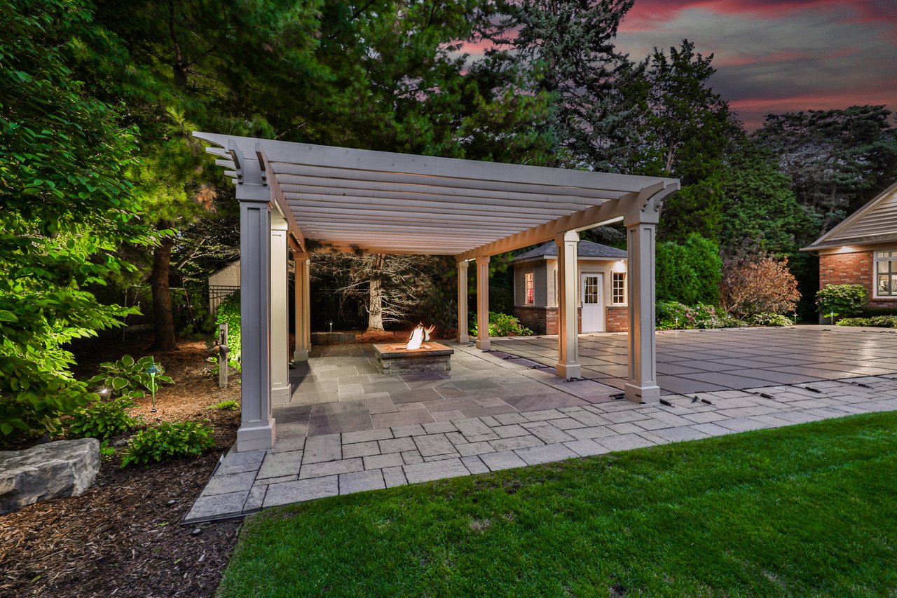 3105 Lakeshore Road, Burlington