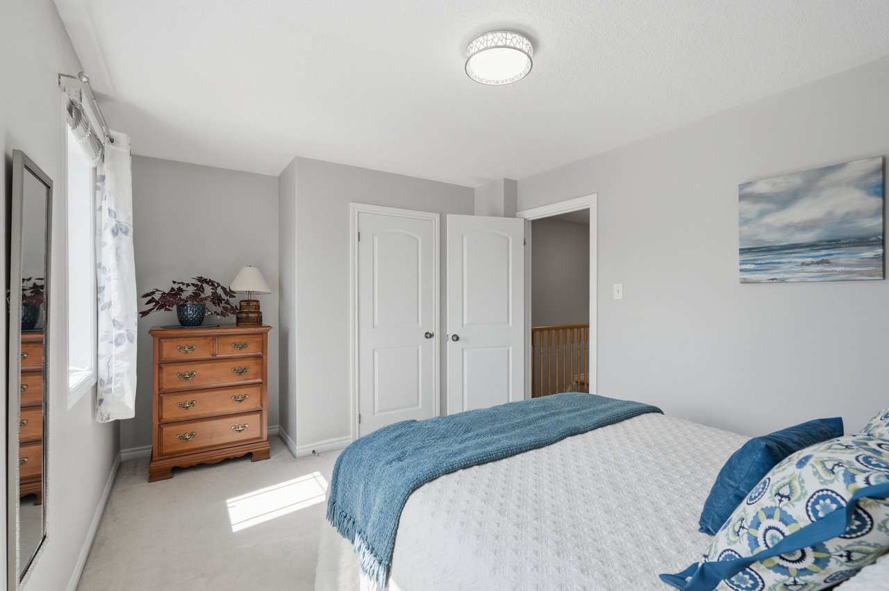 215 Banting Crescent