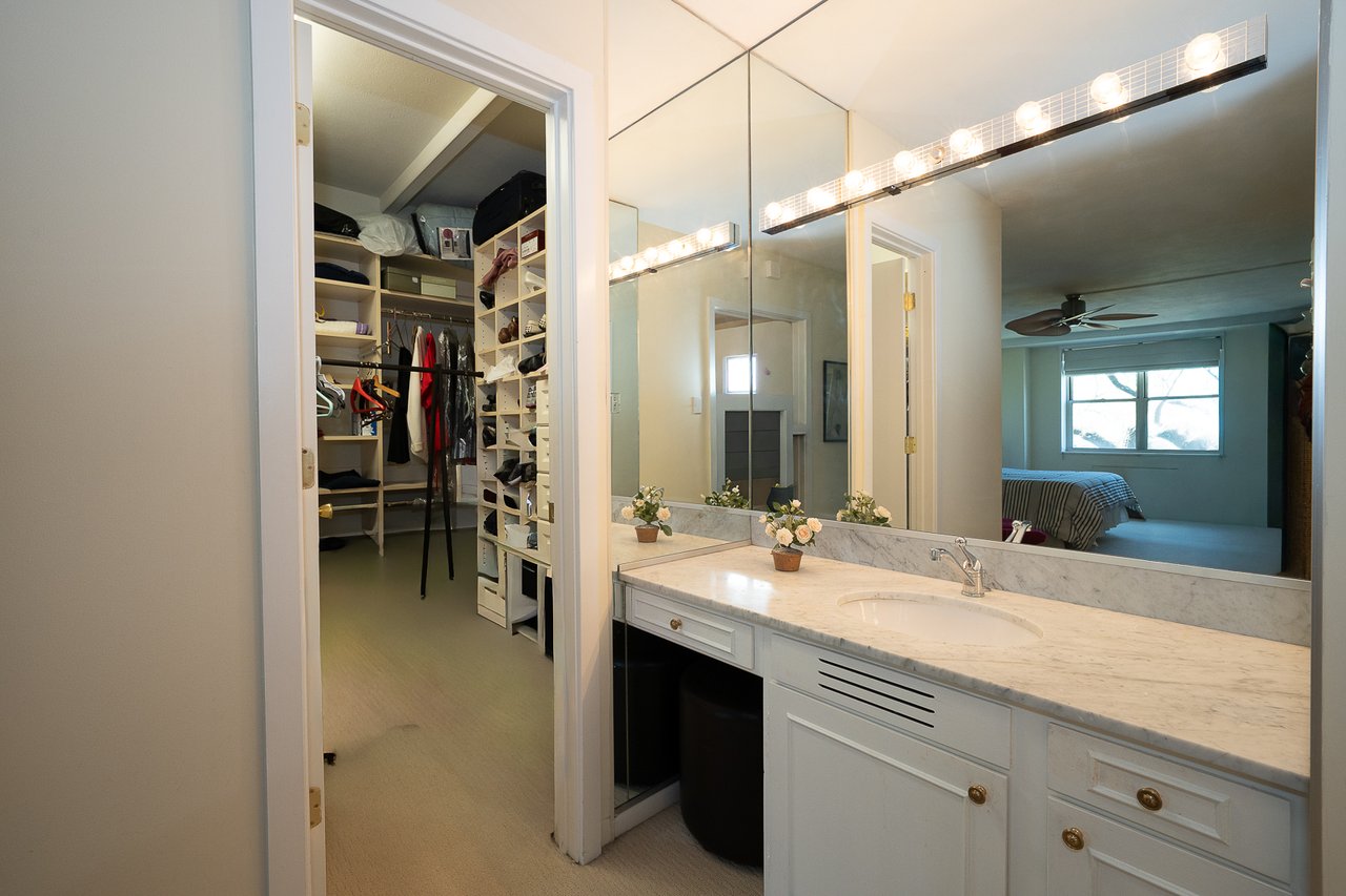 Easy Living on the Main Line!