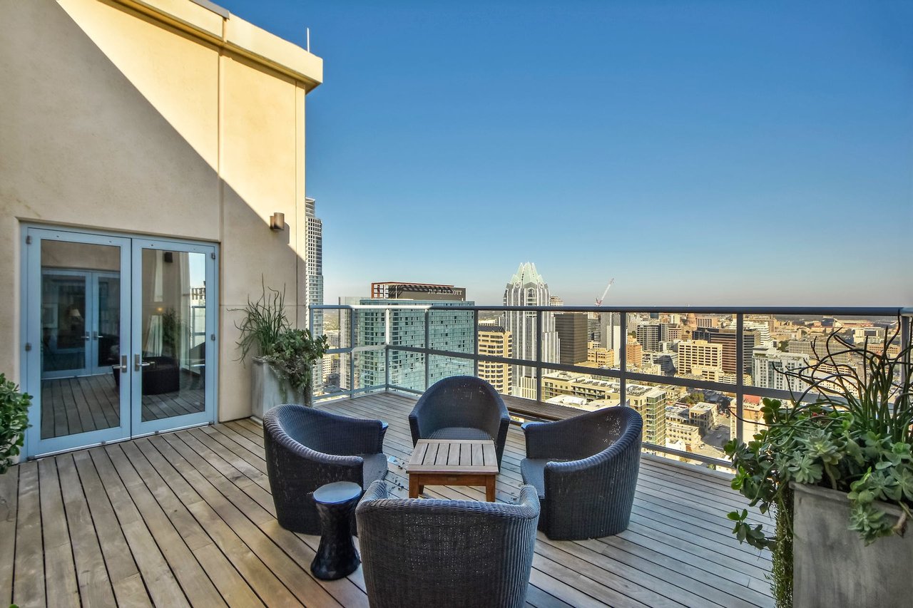 98 San Jacinto Blvd #807