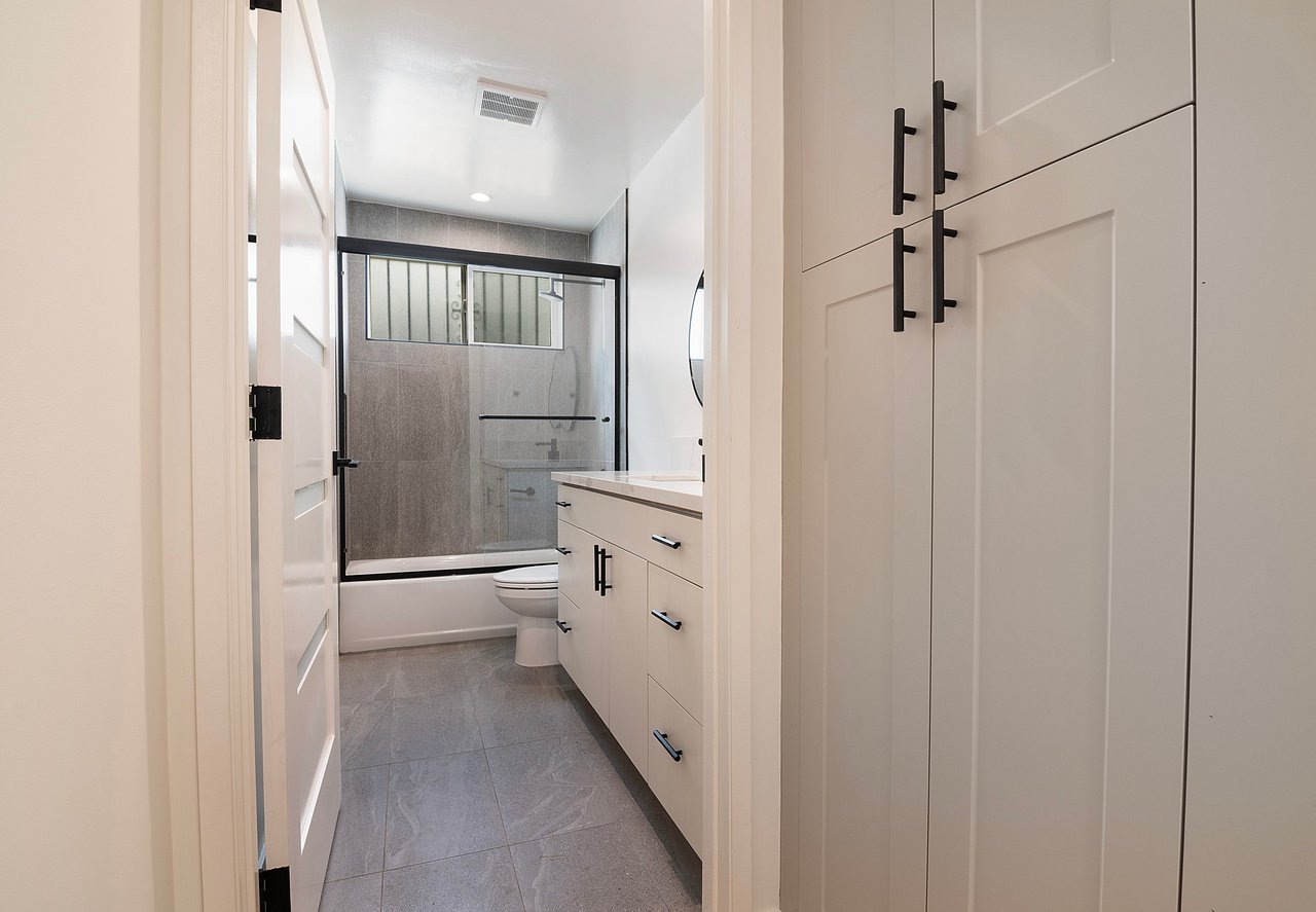 166 3/4 S Sycamore Ave | ADU