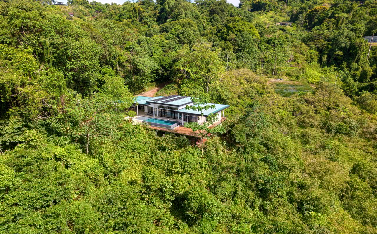Casa Nueva Vida with Ocean Views & Dual Edge Infinity Pool