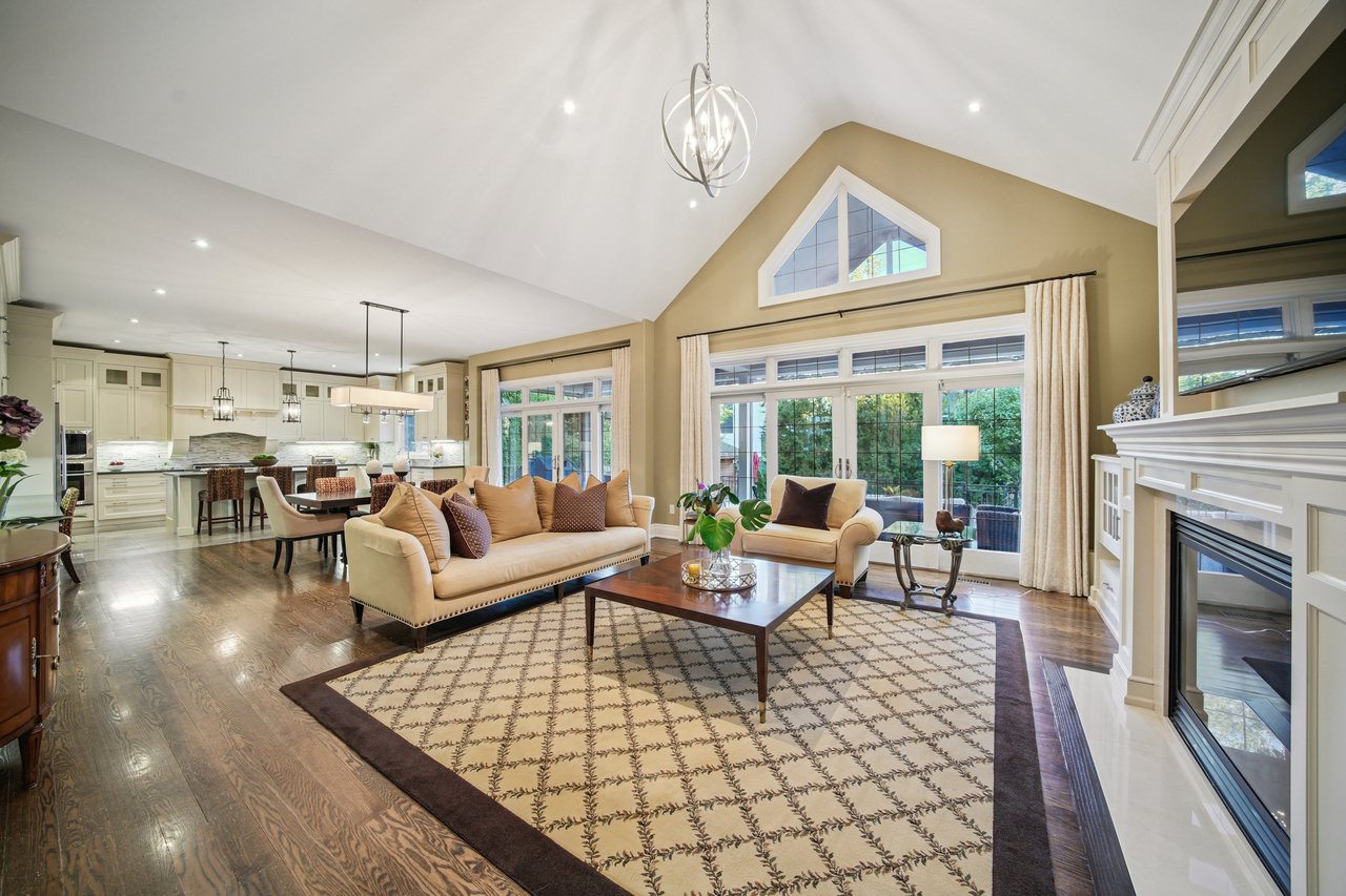 Show-stopping luxury in the heart of Southwest Oakville
