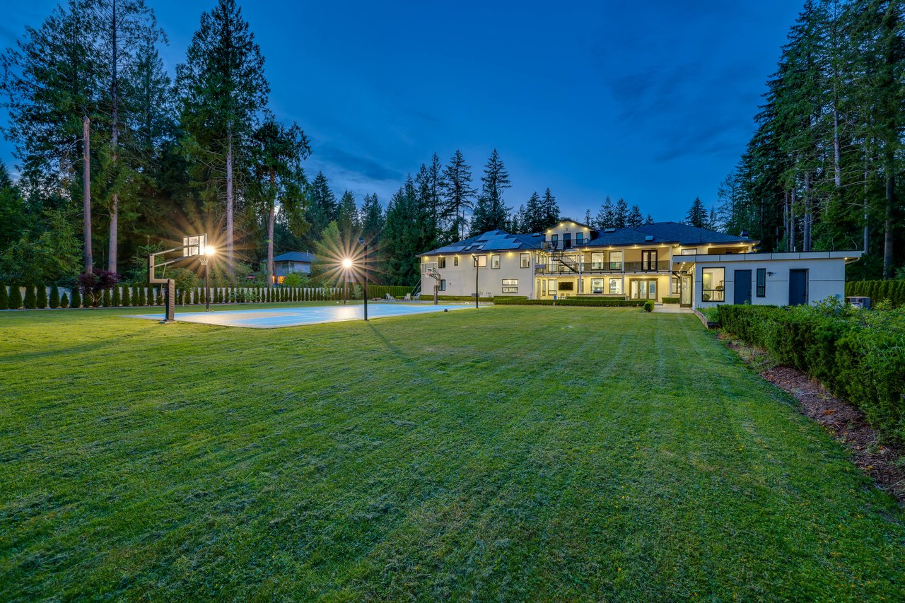 2.5 Acre Luxury Estate