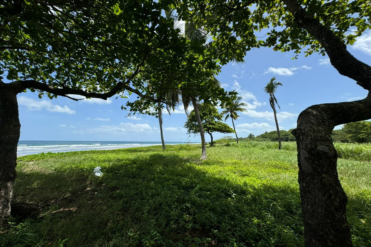 One of a kind Beach Front Parcel in Junquillal Junquillal,