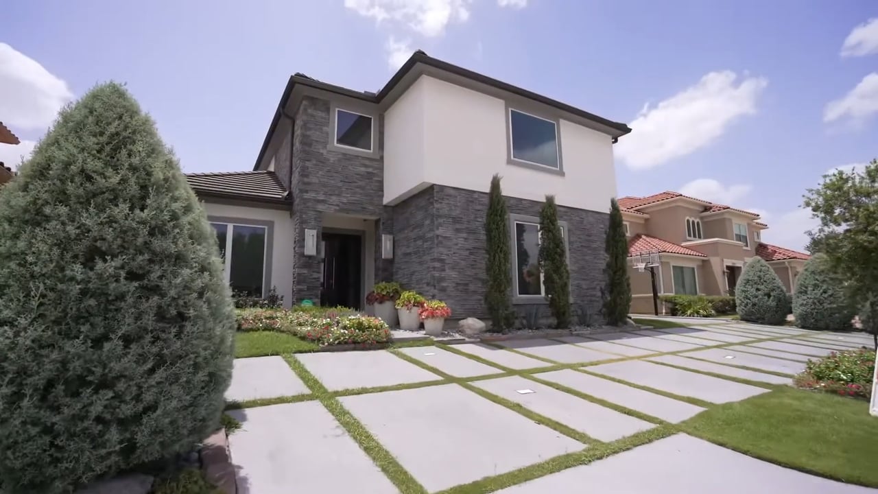 Unique & Contemporary Home in Lakes of Parkway