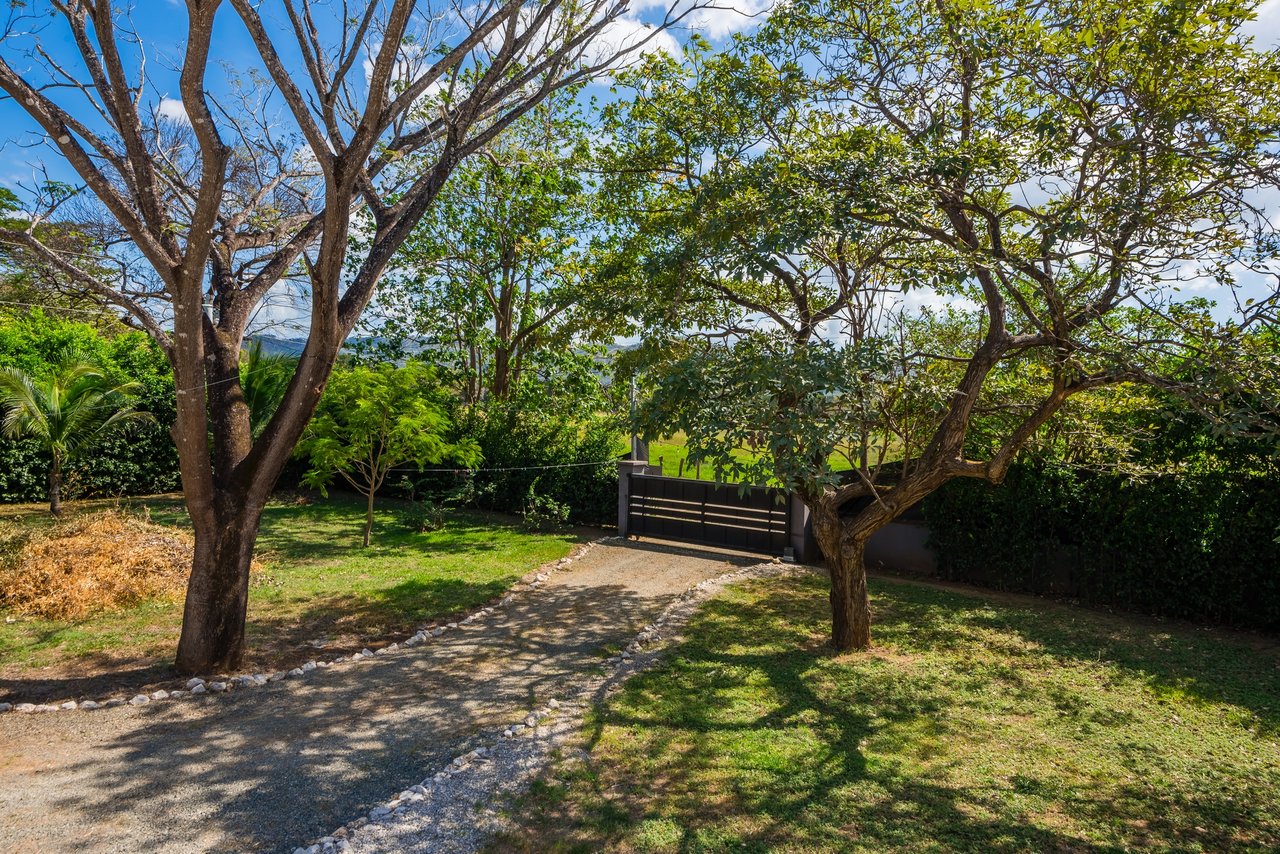 V-Stella Ju | House with Pool and Mixed-Use Land for Sale Near Finca Panamá, Costa Rica
