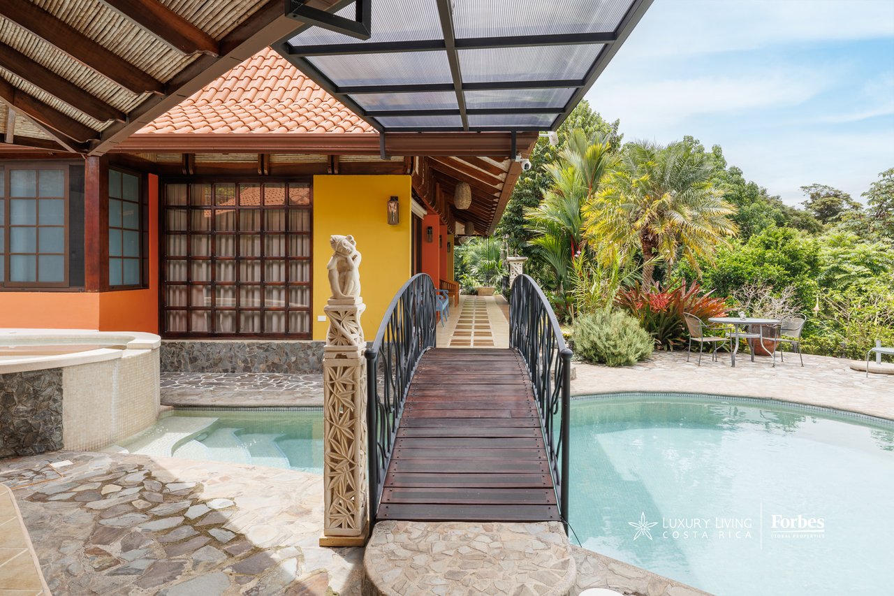 21476 - House: Balinese-Inspired Luxury Home for Sale in Atenas