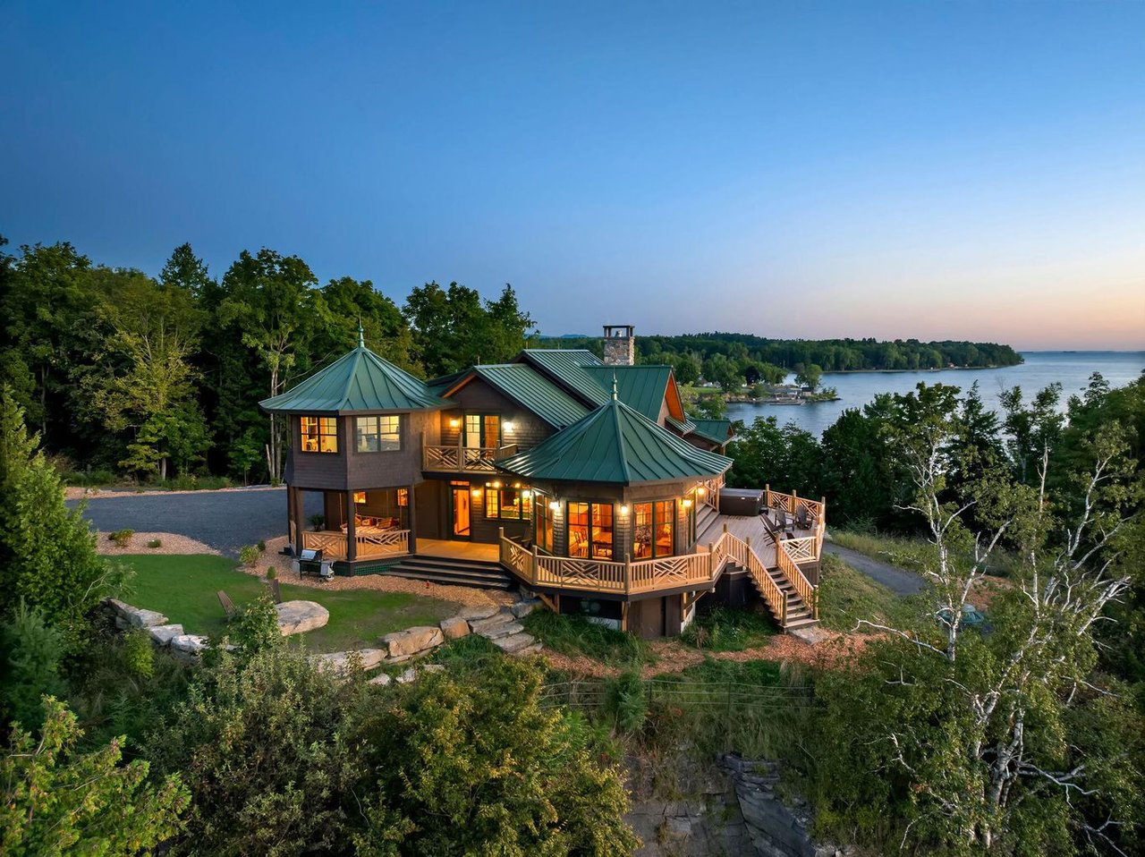 2226 Lake Shore Road