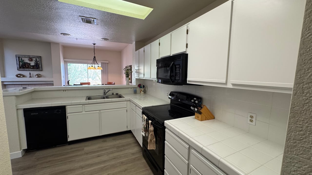 1650 Smoketree Ave S 121 (Rotary Beach/Park)