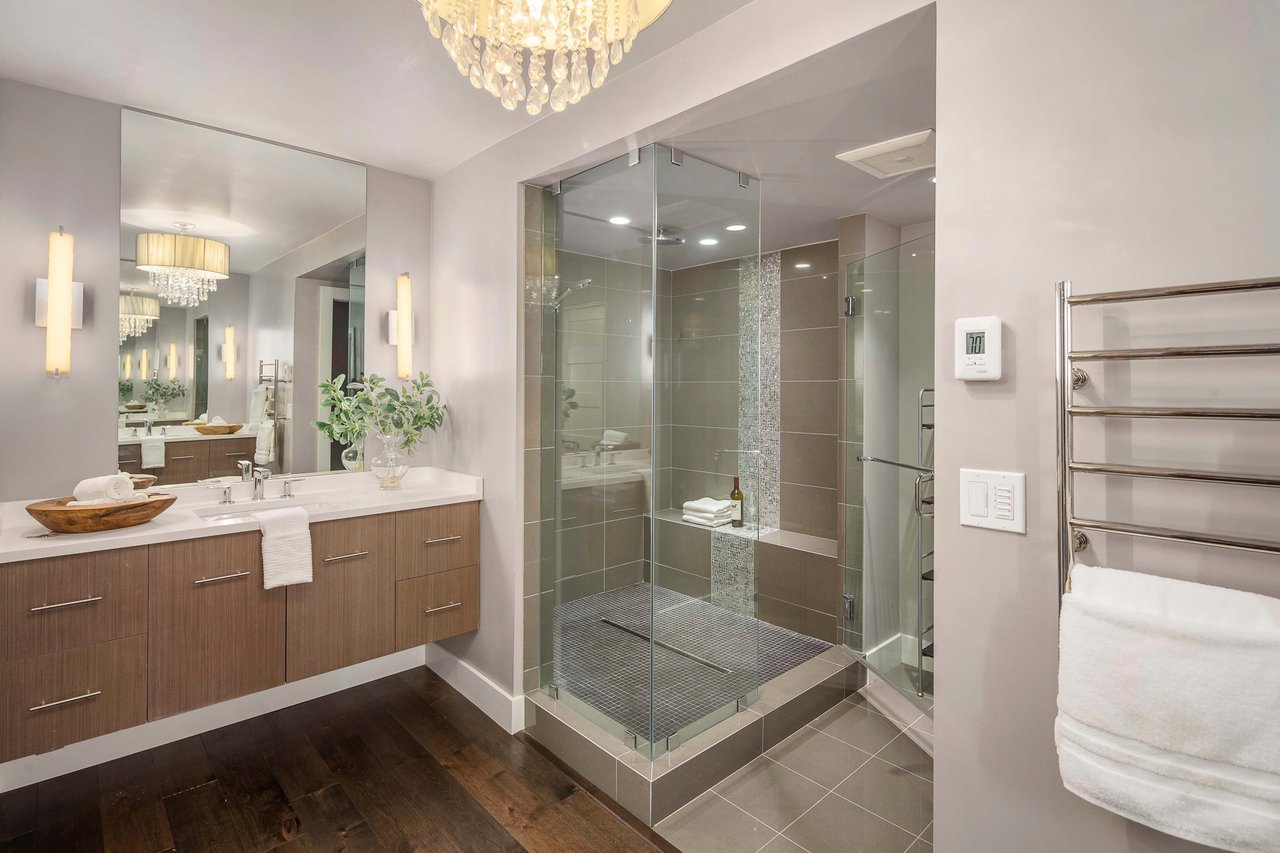 827 Lake Street S Unit: 208