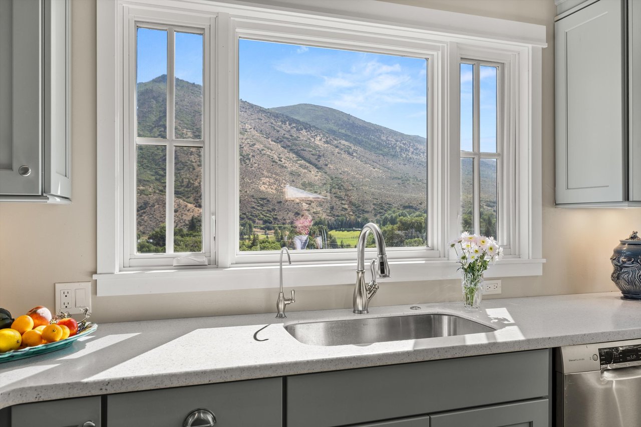 Charming Home with Spectacular Mountain Views
