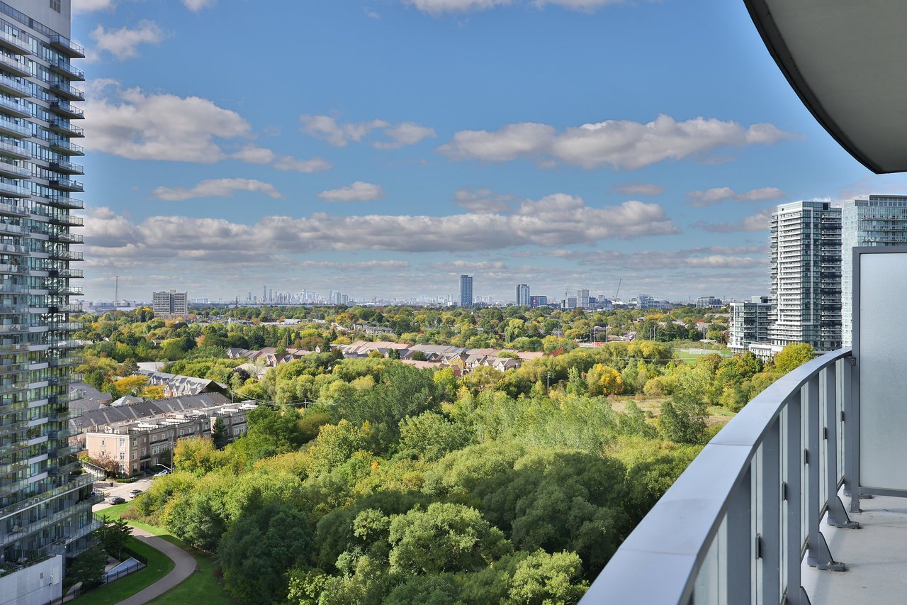 2212 Lake Shore Boulevard W 1803