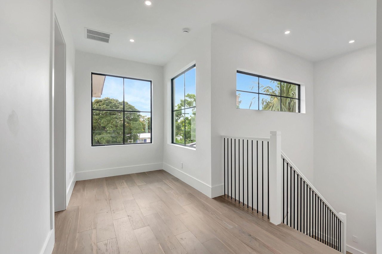17 NW 16th St