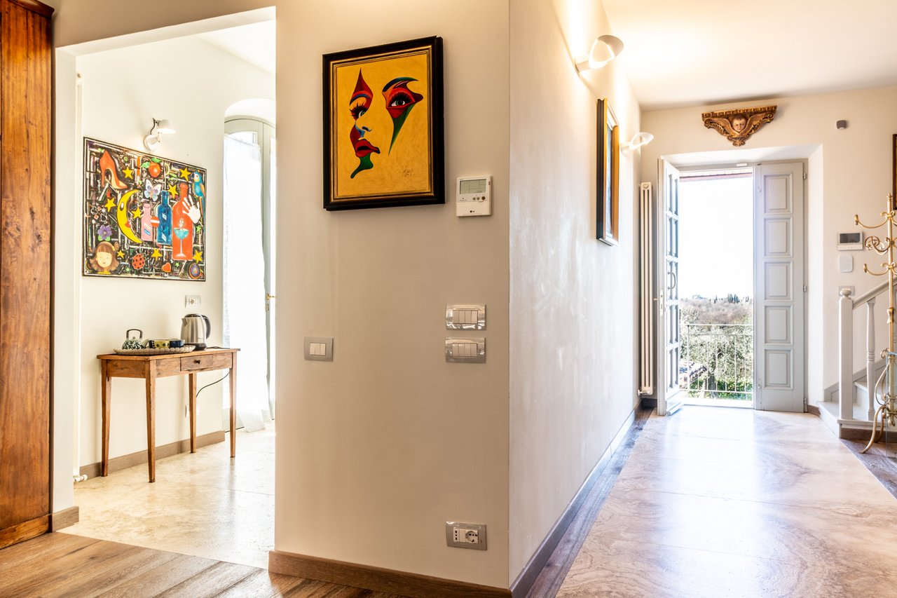 Tuscan Villa With Panoramic Country Views