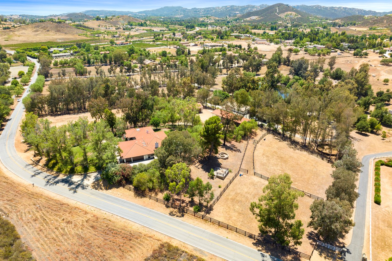 38785 Avenida Bonita