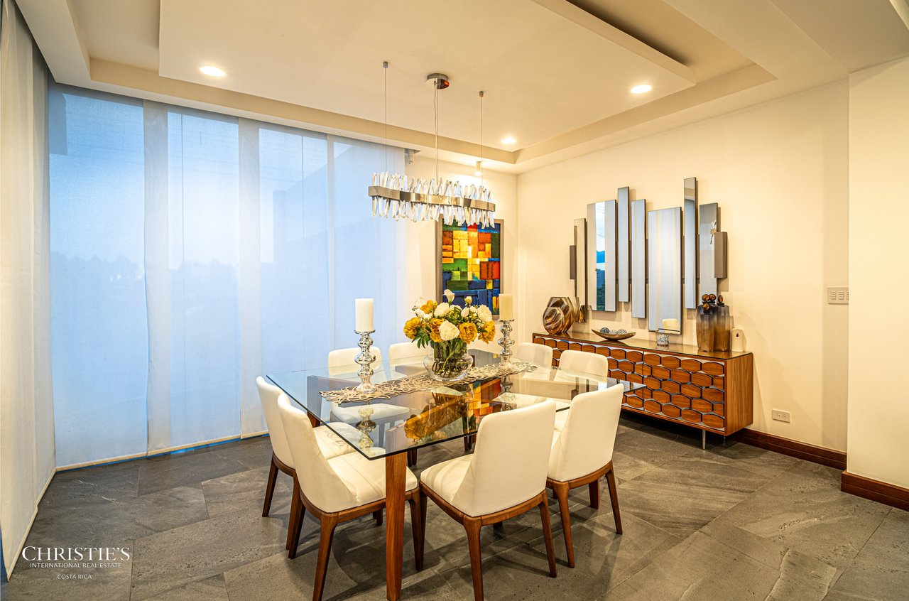 Modern Elegance with Panoramic Views – Exclusive Las Gemas Residence