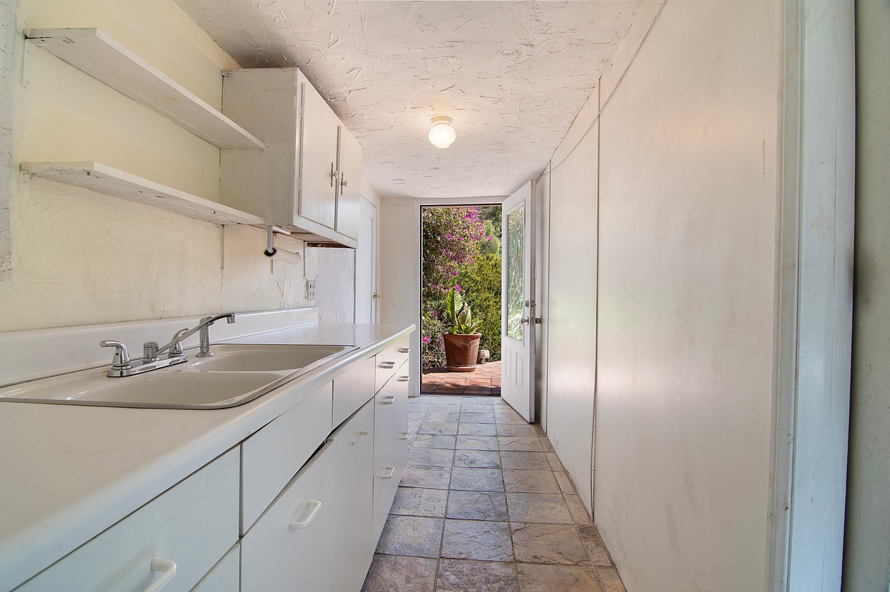6131 Glen Tower St.