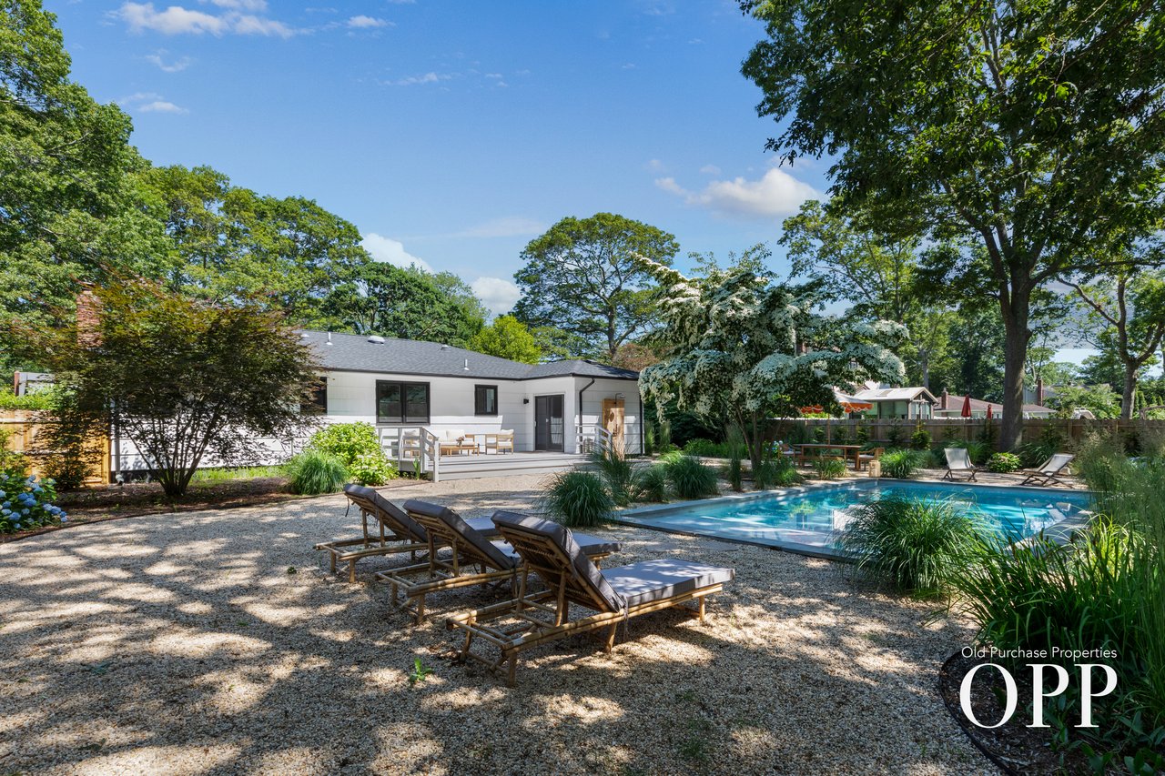 A BELLPORT VILLAGE RETREAT