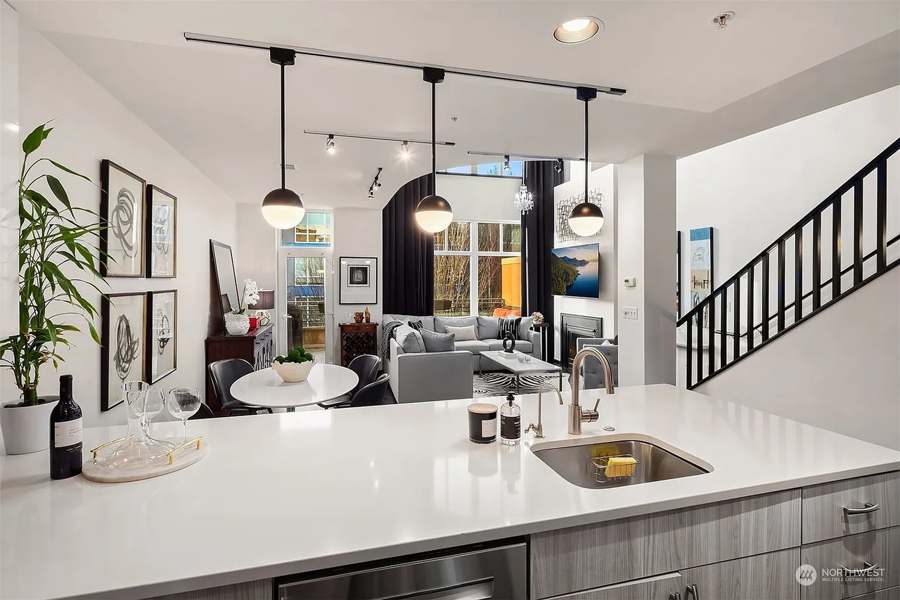 17 W Mercer St #4