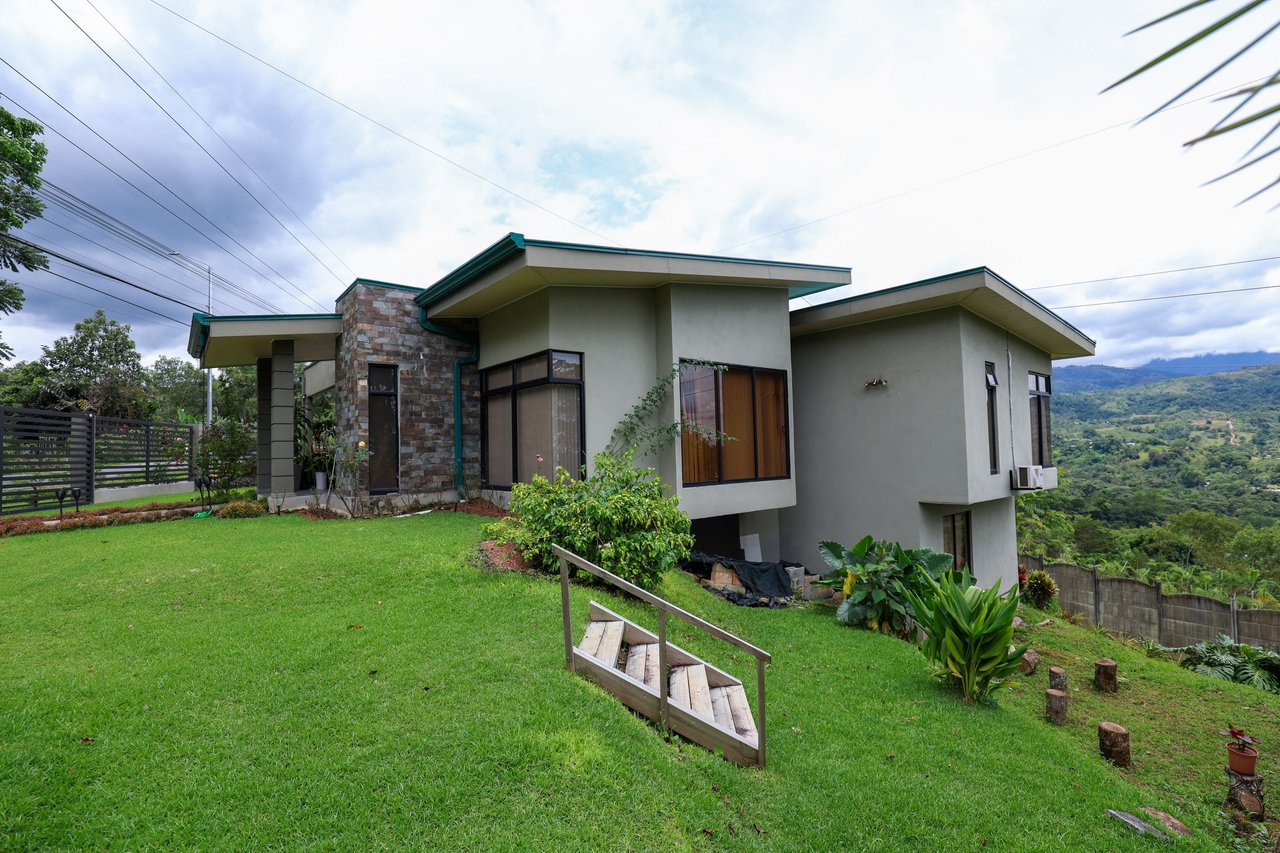 5-BEDROOM CHIRRIPO MOUNTAIN VIEW HOME WITH EASY ACCESS, PREMIUM FINISHES, FRUIT TREES AND LANSCAPED – 0.22 ACRES