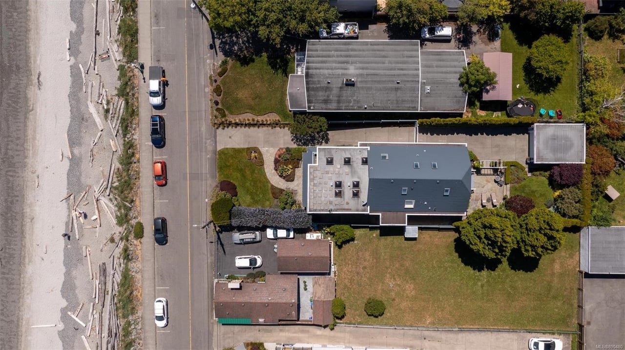 2422 Esplanade Rd