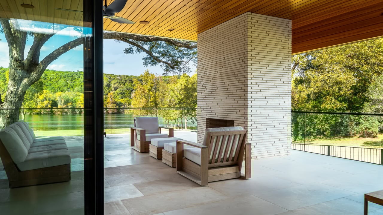 702 N Commons Ford Road