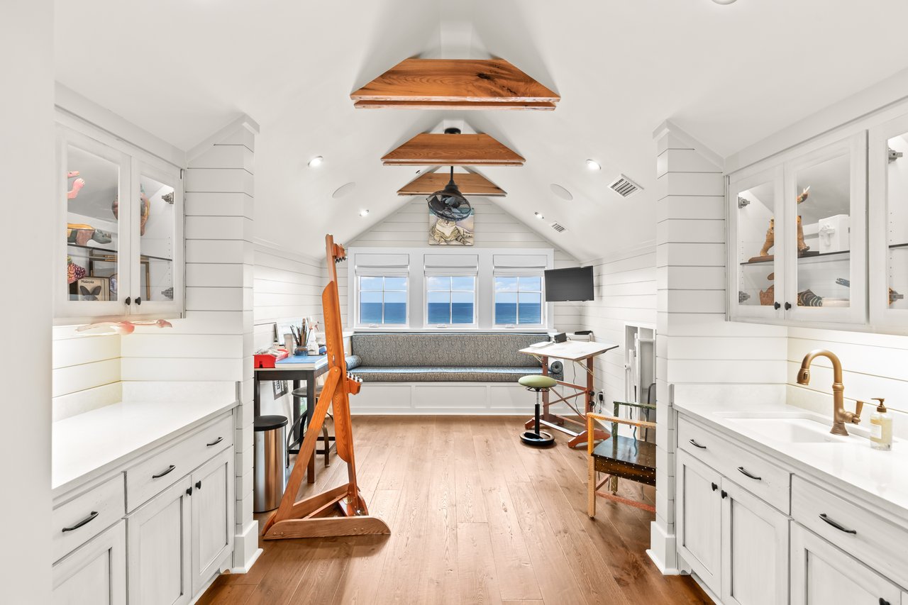 243 W Bermuda Dr