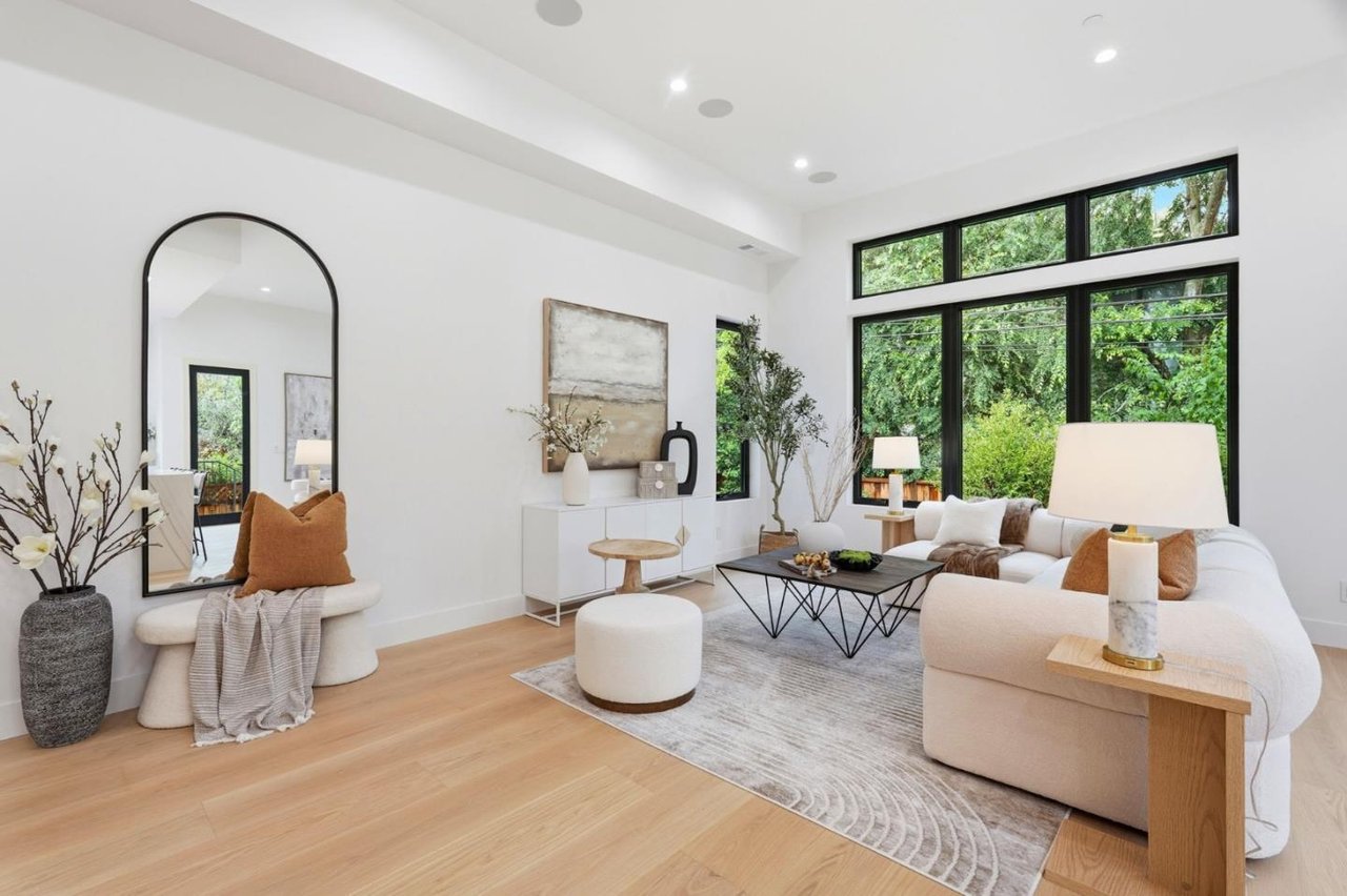 1084 Moffett Circle, Palo Alto, California 94303
