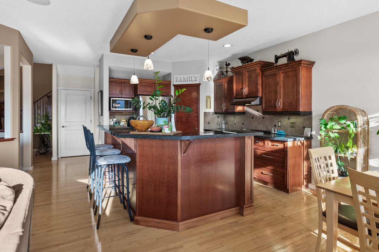 98 Tuscany Ravine Close NW