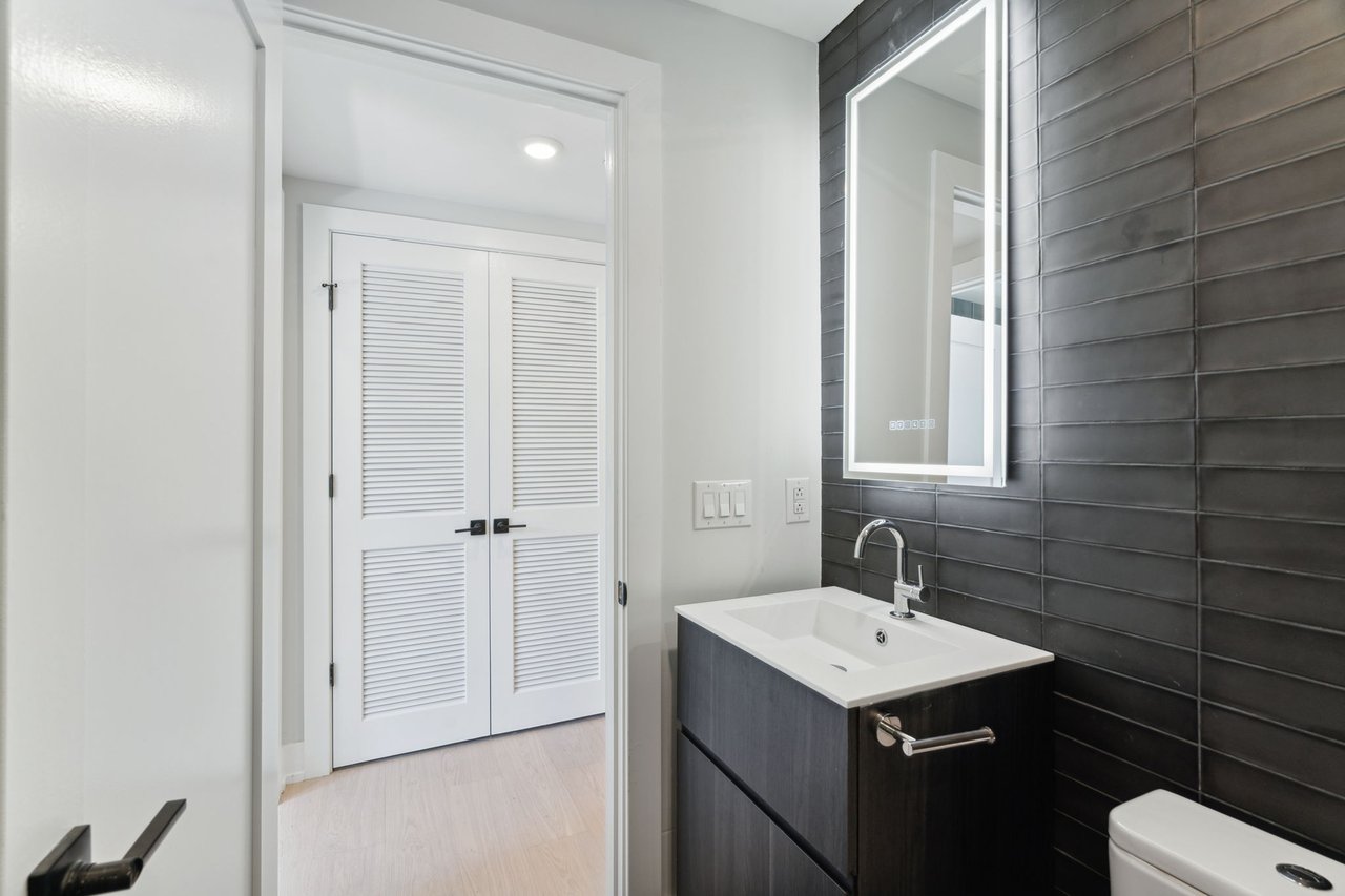 160-64 N 2nd St #201, Philadelphia, PA 19106