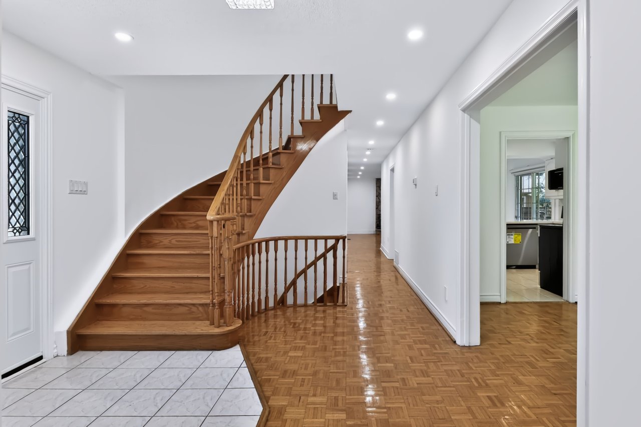 30 Birkbank Drive, Oakville