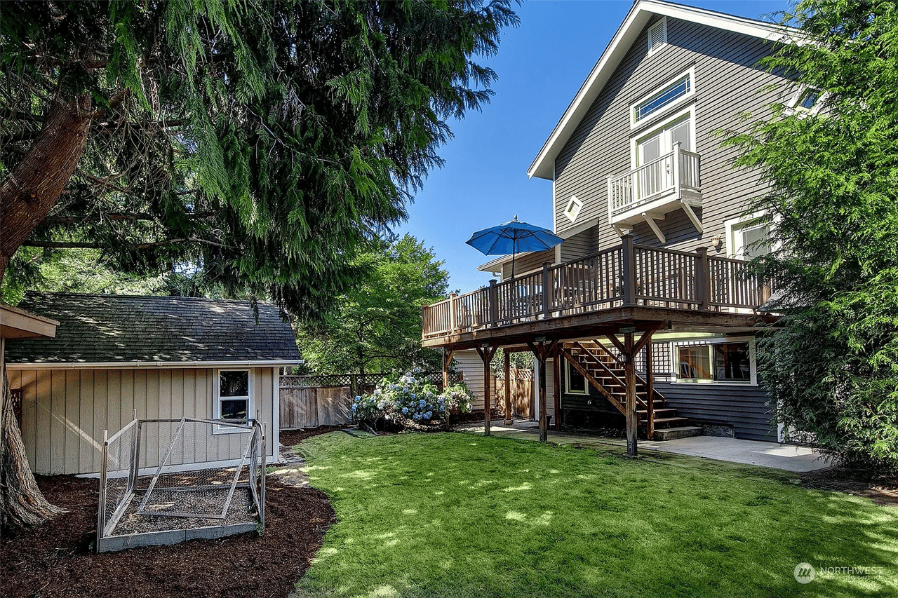 5529 Kenwood Place N