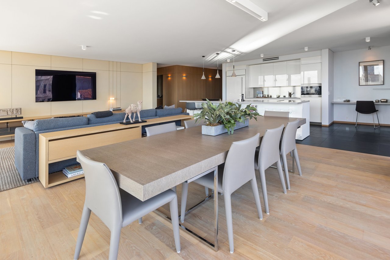 Contemporary Design and Iconic Views at The Summit