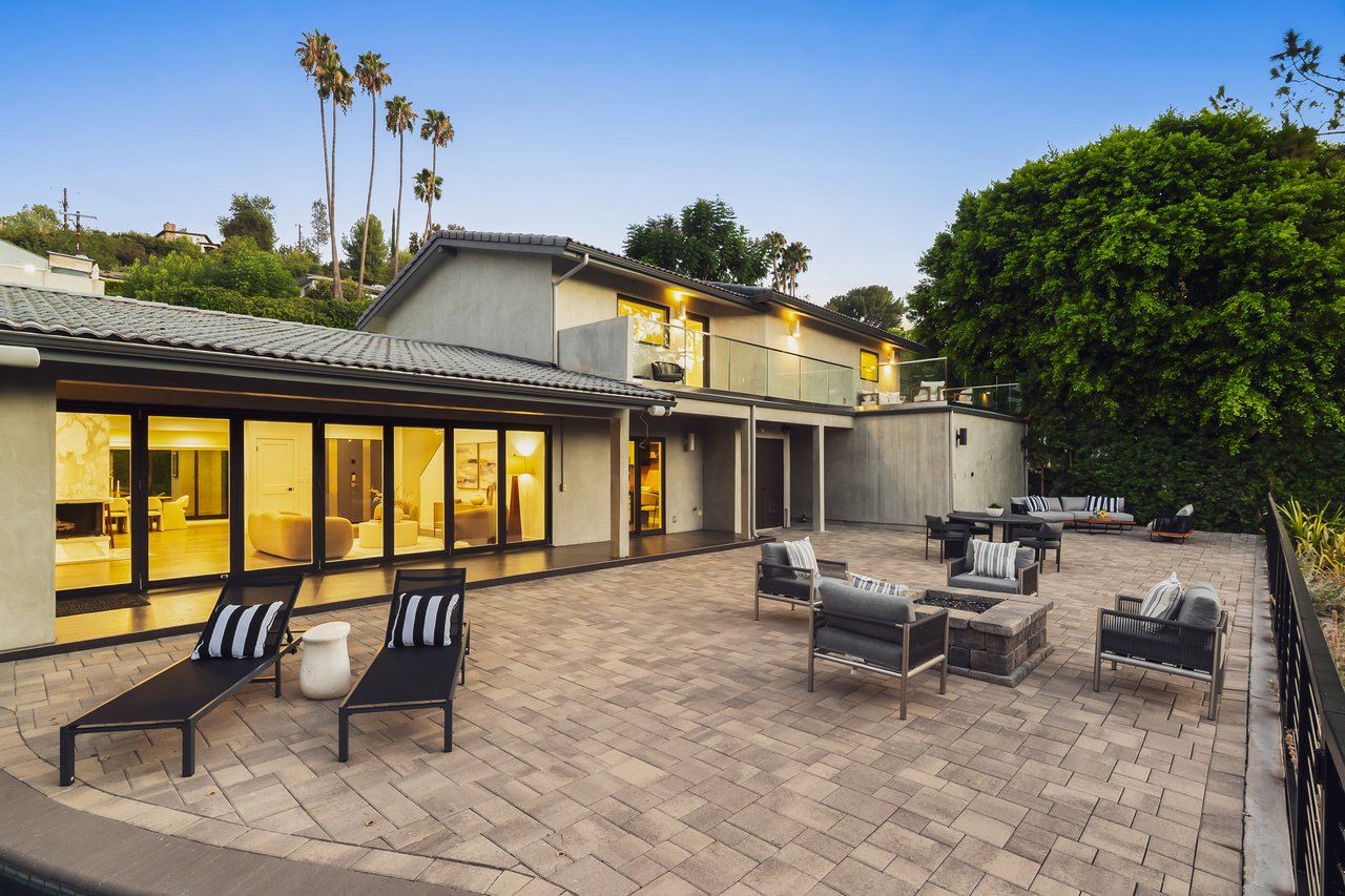 18065 Boris Dr, Encino