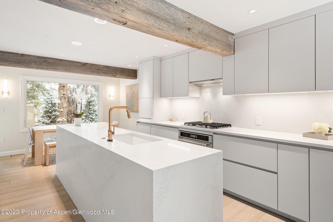 814 W Bleeker Street, C4