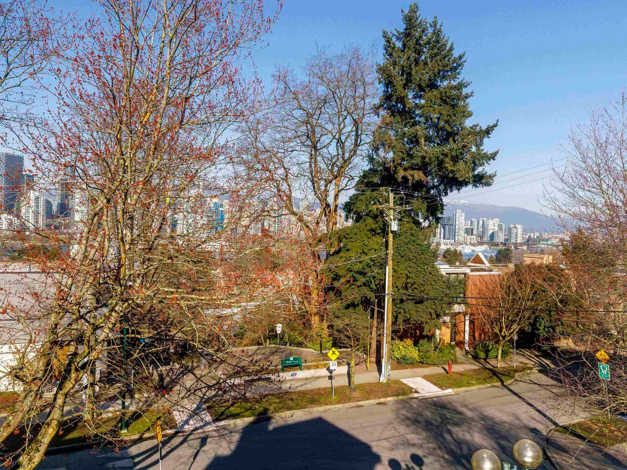 303-1100 W 7th Ave
