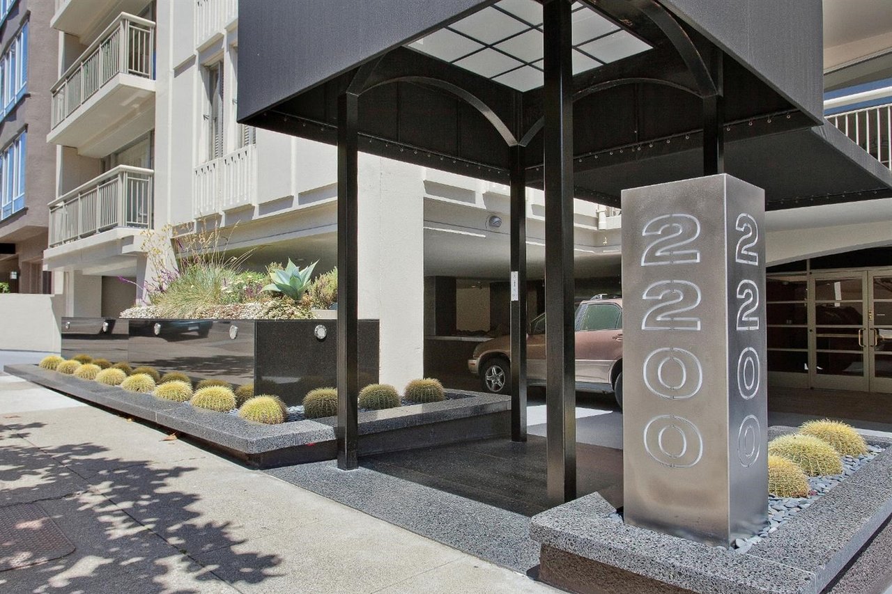 Contemporary Pacific Heights 1 Bedroom + Den