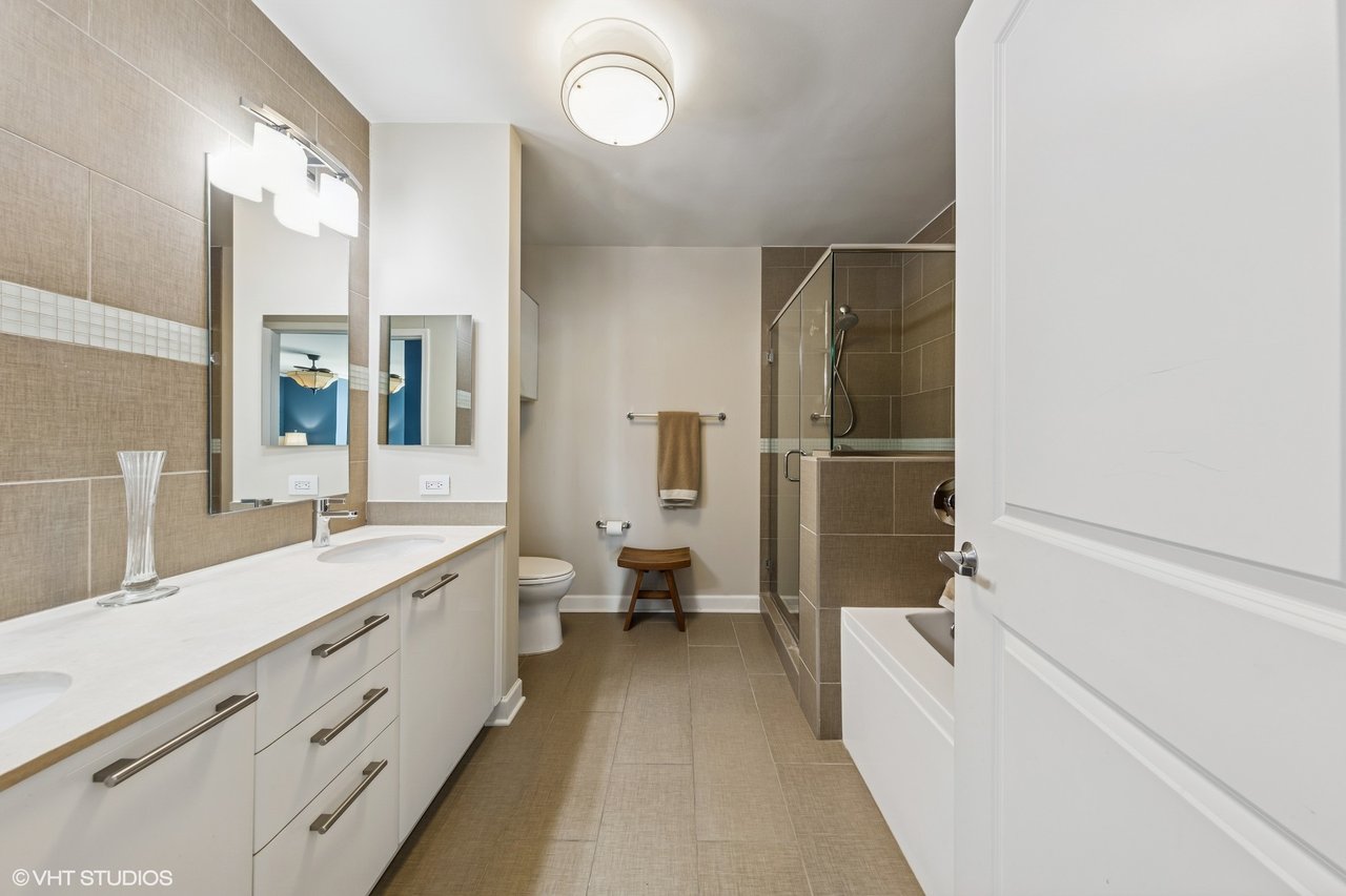 225 N Columbus Dr 7408